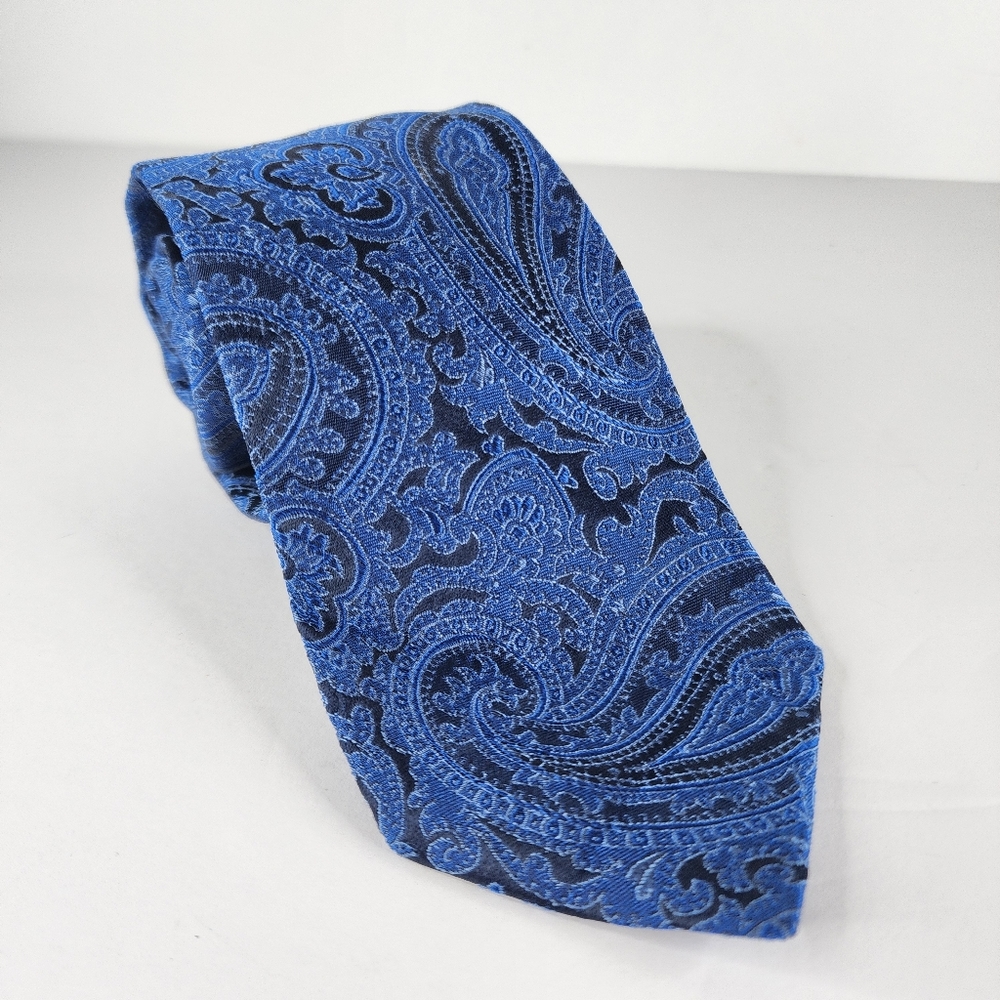 COLLECTION BY MICHAEL STRAHAN. Blue Paisley Silk Tie.